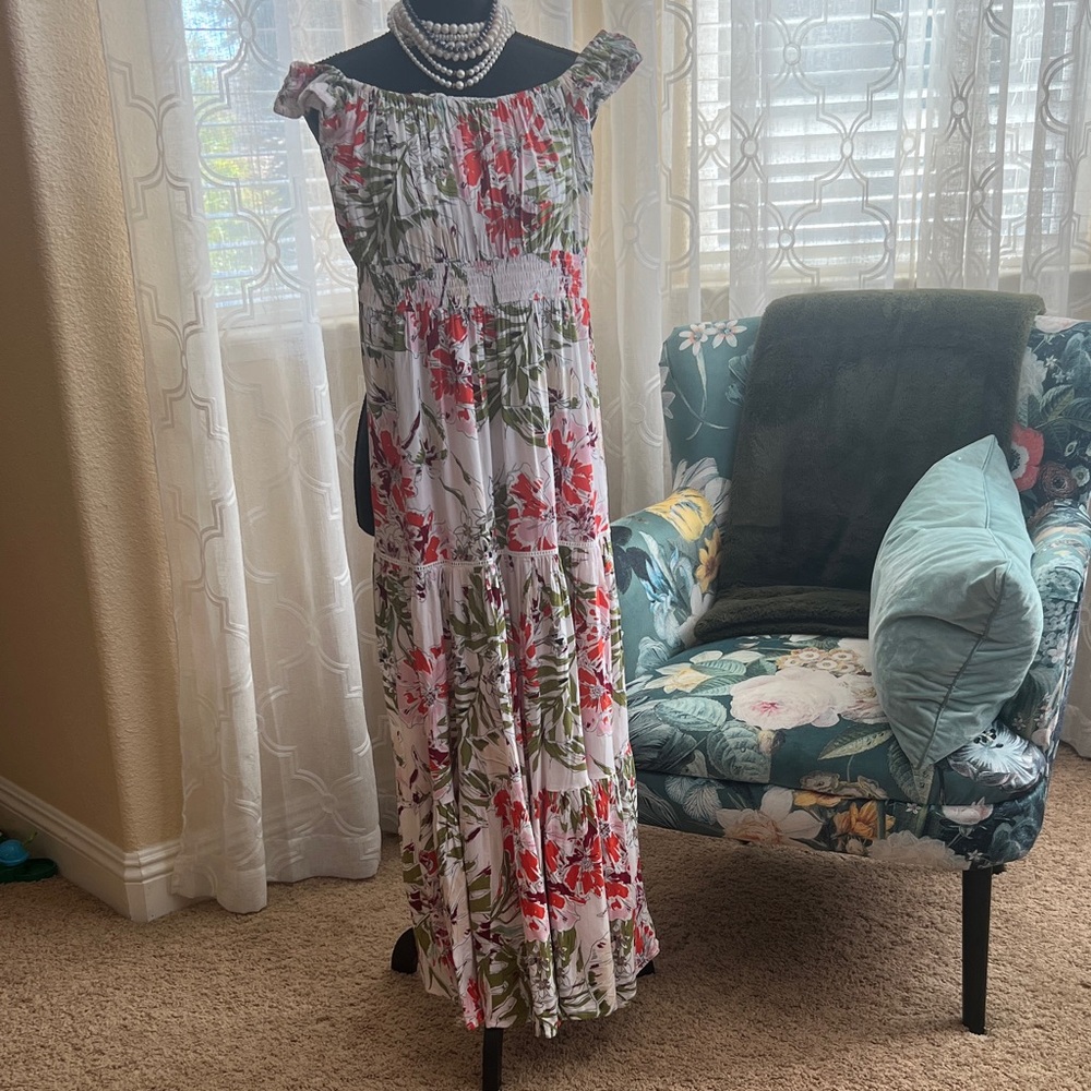 Elegant Floral Off-Shoulder Maxi Dress
